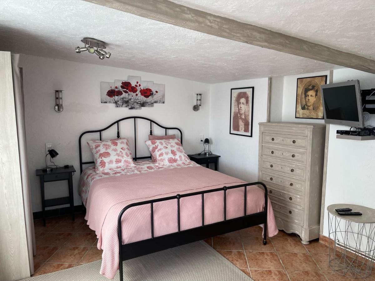 Bed and Breakfast Relais Des Tourterelles La Neuville-aux-Joutes Exterior foto